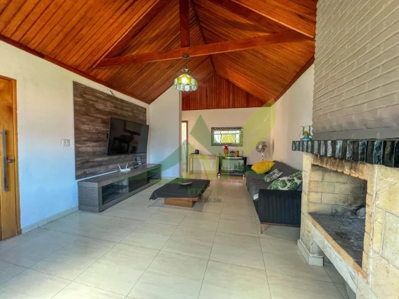 Imagem Ampla Chácara em Atibaia – 3 Dormitórios, Piscina e Casa de Caseiro