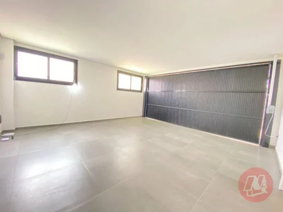 Imagem No bairro Tristeza, casa em condomínio com 2 andares, 3 dormitórios, suíte e 2 vagas.