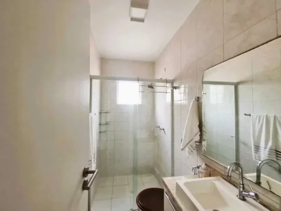 Imagem Apartamento mobiliado com 4 dormitórios sendo 1 suíte e 2 vagas de garagem em Balneário Camboriú