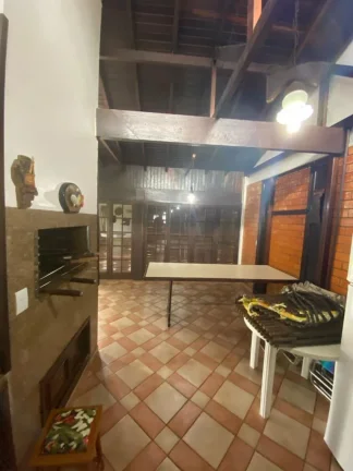 Imagem Casa 3 Dormitórios - Bairro --