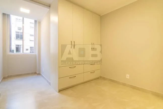 Imagem Apartamento à venda em Copacabana, 2quartos, 75m2, Rua Inhangá.