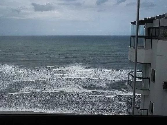 Imagem Pitangueiras - Maravilhosa cobertura, frente total para o mar e área de lazer no prédio.