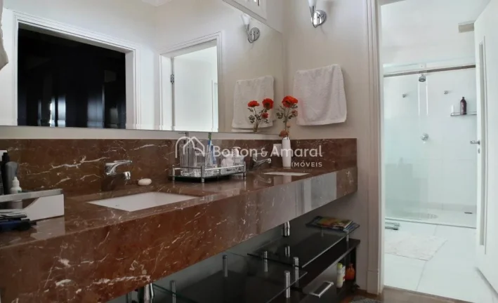 Imagem Belíssima casa mobiliada em um condomínio de alto padrão, com terreno de 1000 m² e excelente aca...