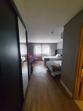 Imagem Qs Marista Residence - Ágio de Flat, no QS Marista Residence, mobiliado, possui 2 camas de casal, ar condicionado, armário, com 32m²