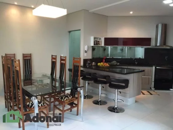 Imagem Sobrado com 4 Quartos e 4 banheiros à Venda, 365 m² por R$ 1.790.000