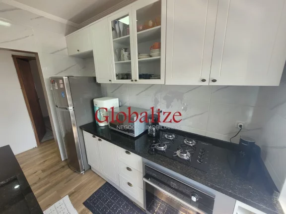 Imagem APARTAMENTO 02 DORMITÓRIOS, R$415.000,00, TODO REFORMADO, COZINHA AMERICANA, PRÓXIMO À PRAIA, 01 VAGA DE GARAGEM SUFICIENTE