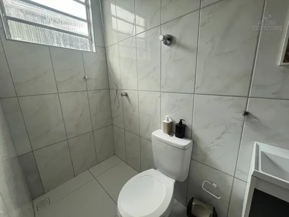 Imagem Casa Térrea 2 Dorms com Suíte, Churrasqueira e 2 Vagas – Caiçara