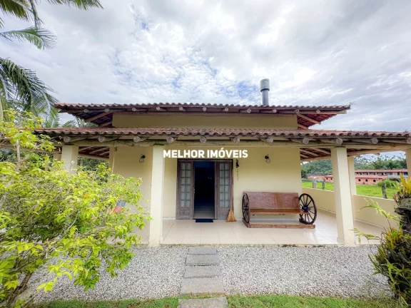Imagem Sítio à venda em Camboriú-SC com 15.595m². Um verdadeiro paraíso com 6 lagoas, pomar e móveis rústicos.