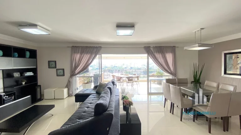 Belíssimo Apartamento de 213 metros com 4 Dormitórios sendo 2 Suítes e 3 Vagas