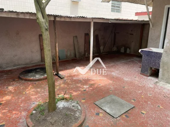 Imagem Sobrado isolado em excelente localização. 168m² de área útil.