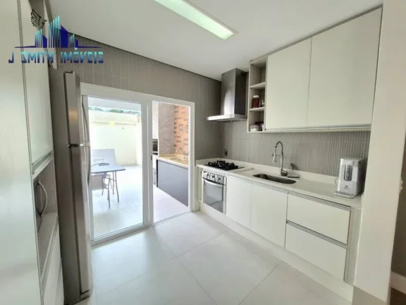 Imagem Casa ISOLADA, em condomínio fechado. 3 dormitórios, sendo 1 suíte. 2 vagas