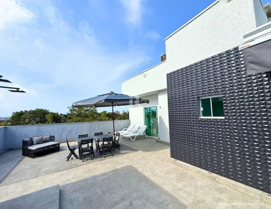 Imagem Cobertura Linear de Alto Padrão em Caiobá, Matinhos - Luxo, Conforto e 4 Quadras do Mar - R$ 1.750.000