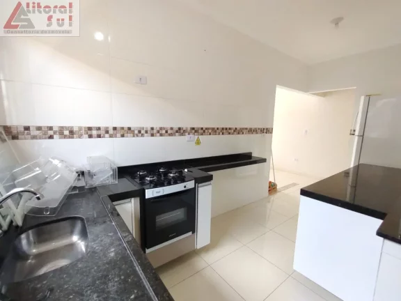 Imagem Casa em Condomínio para Locação em Praia Grande-SP no Bairro Sítio do Campo: 2 Quartos, 1 Sala, 1 Banheiro e 1 Vaga de Garagem!