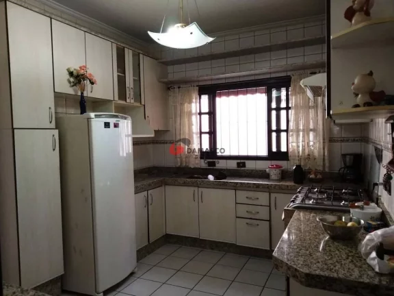 Imagem Sobrado à venda 3 Quartos, 3 Suites, 4 Vagas, 197M², Nova Gerty, São Caetano do Sul - SP