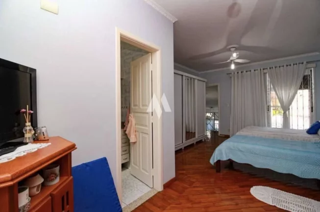 Imagem Casa isolada á venda em Santos !