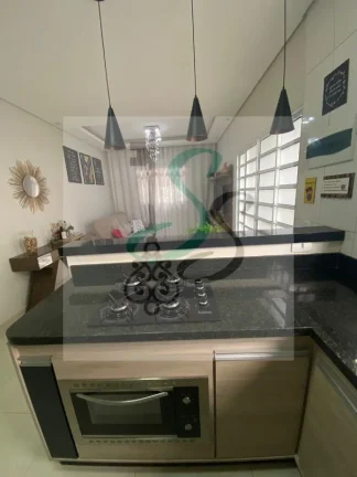 Imagem Venda de casa no Jardim Interlagos, Hortolândia. Casa com 2 dormitórios com armários e piso laminado , sala, cozinha com armários planejados e
