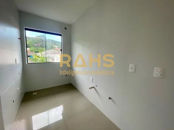 Imagem Apartamento com 1 suíte mais 2 quartos à venda no Bairro Iririú em Joinville - SC, por R$ 385.000...