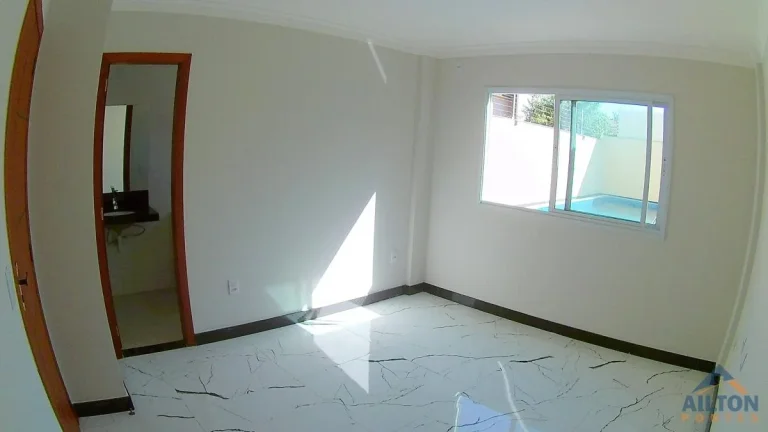 Imagem Casa Duplex com 4 Suítes à Venda na Praia do Morro, Guarapari-ES