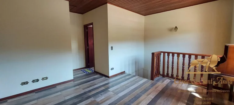 Imagem Linda casa com 04 dormitórios em Campos do Jordão! Oportunidade