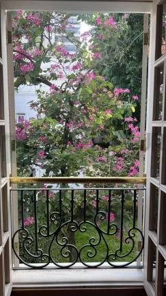 Imagem Venha conhecer esta magnífica casa disponível para aluguel, localizada no desejado bairro Jardim América, em São Paulo. Com uma área total de 1215m² e