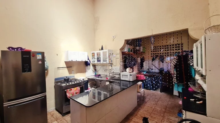 Imagem Com terreno de 60m² no centro de Fortaleza, entre as Ruas Major Facundo e Rua Floriano Peixoto, atr...