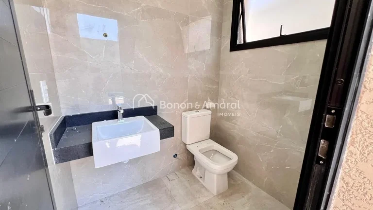 Imagem Apresentamos um magnífico sobrado à venda no prestigiado Condomínio Mont'Alcino, em Valinhos-SP. ...