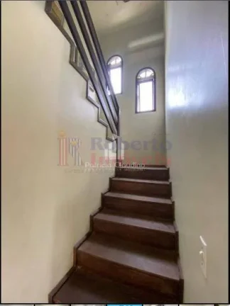 Imagem Sobrado com 05 dormitórios (Sendo 01 Suíte) à 180m da Praia!