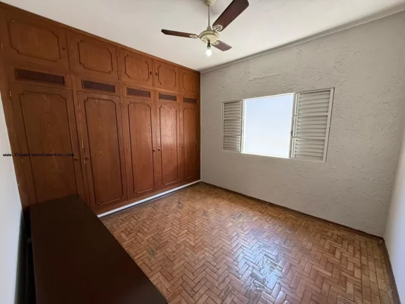 Imagem Casa para Venda em Limeira, Vila Claudia, 3 dormitórios, 1 suíte, 2 banheiros, 4 vagas