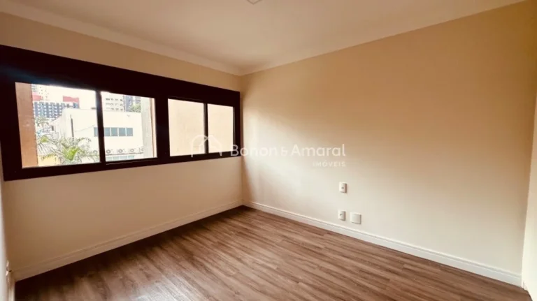 Imagem Em uma das ruas mais desejadas do Cambuí, este apartamento único oferece o privilégio de ocupar u...