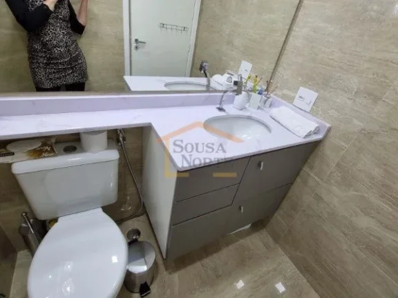 Imagem Um lindo apartamento em porcelanato, todo mobiliado, 1 dormitório, sala, sacada com vidros e persia...