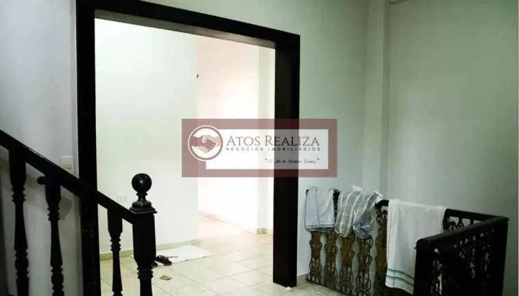 Imagem Atenção: Chegou a sua Oportunidade de comprar um Sobrado no Socorro com Desing EUROPEU. Vendo lindo sobrado no bairro do Socorro, imóvel com um Stilo totalmente diferente dos outros que você visitou, esse imóvel conta com 4 Dormitórios, sendo 1 Suíte, Arm