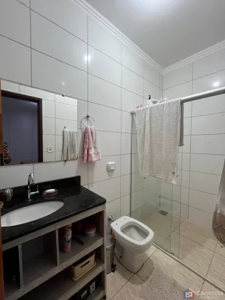 Imagem Casa à Venda no Alto Limoeiro em Patos de Minas-MG com 3 Quartos e 308m² Imóvel com Suíte, Arquitetura Moderna e Localização Privilegiada