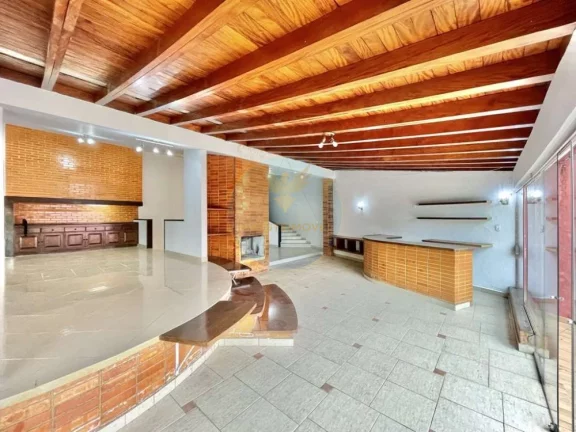 Imagem Casa em Condomínio a Venda no bairro Granja Viana - Carapicuíba, SP