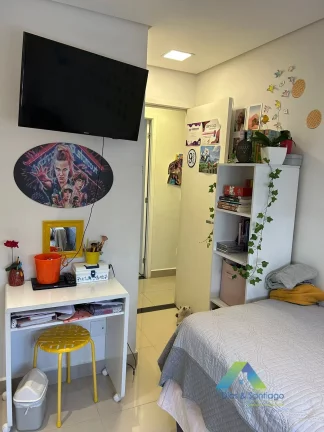 Imagem PORTEIRA FECHADA - Apto em 75m² com 2 dormitórios, 1 suíte, 1 varanda gourmet recém reformado e moderno, pronto para morar com 2 vagas de garagem fixas e cobertas..