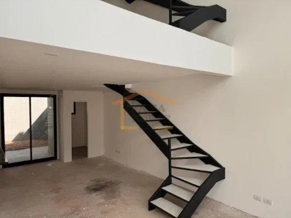 Imagem Casa em condomínio com 125 m², distribuída em 3 pavimentos, em contrapiso. O imóvel dispõe de 2...