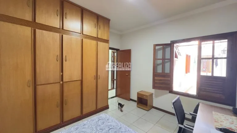 Imagem Casa à venda em Uberaba - 3 dormitórios, suítes, varanda gourmet!