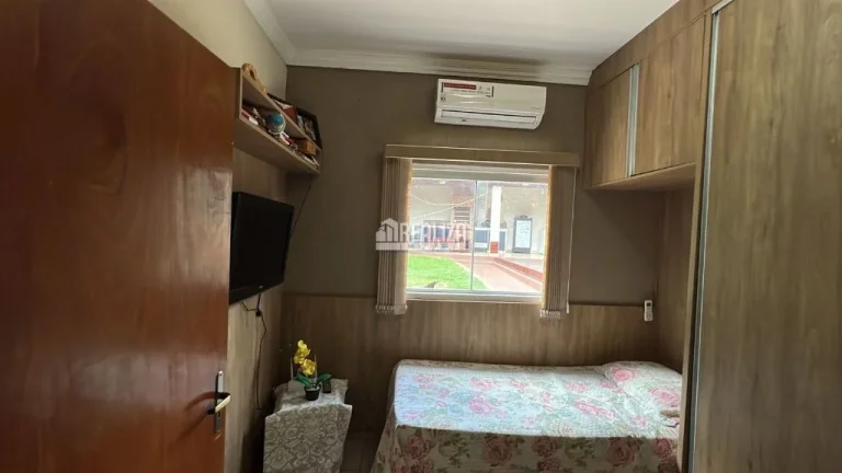 Imagem Casa à venda no Fabrício, Uberaba: 3 dormitórios, churrasqueira e móveis planejados.