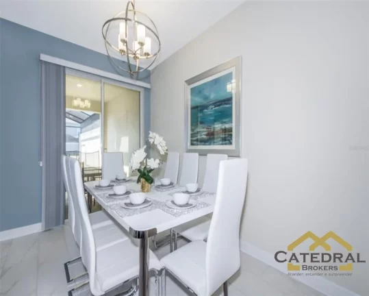 Imagem Casa com piscina totalmente mobiliada por US$550.000,00 (Dólar Americano) em Kissimmee - Flórida/EUA