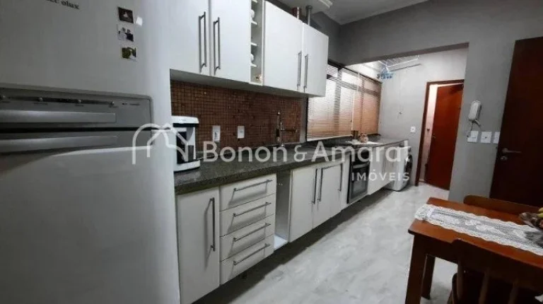 Imagem Ótimo apartamento reformado à venda no Taquaral com 3 quartos, sendo 1 suite, sala com ampla sacad...