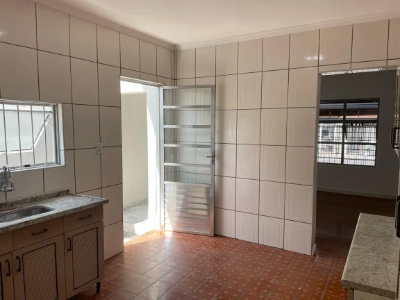 Imagem Casa à venda em Sorocaba-SP, Jardim Guaíba: 2 quartos, 1 sala, 1 banheiro, 2 vagas, 109m². Venha conferir!