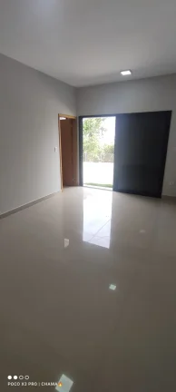 Imagem Casa à Venda com 450m², 3 dormitórios, 3 suítes, 1 sala e 4 vagas!!!