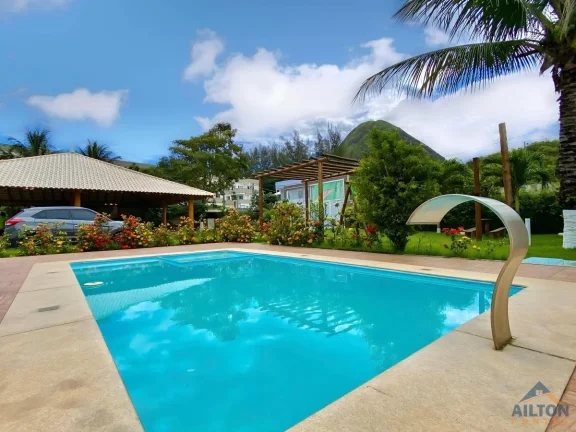 Casa Duplex com 04 Quartos à Venda de Frente p/ Mar na Praia de Piúma/ES