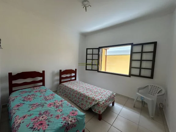 Imagem Casa à Venda – 3 Dormitórios com Suíte, Pertíssimo do Mar em Peruíbe