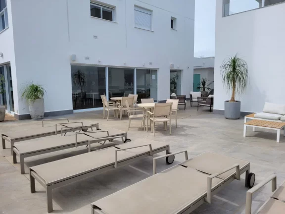 Imagem APARTAMENTO Á VENDA NO EDIFÍCIO MARIAH POLO COM LOCALIZAÇÃO PRIVILEGIADA DENTRO DE RIFAINA/SP COM VISTA PARA REPRESA. - Espaços amplos e integrados.