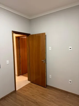 Imagem Casa em Condomínio de Luxo na Vila Nova Sorocaba - 3 Quartos, 1 Suíte, 3 Salas, 3 Banheiros, 1 Vaga - 145m²