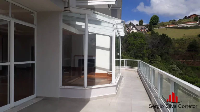 Imagem Casa com 05 Suítes à Venda, em Condomínio Fechado em Campos do Jordão SP.