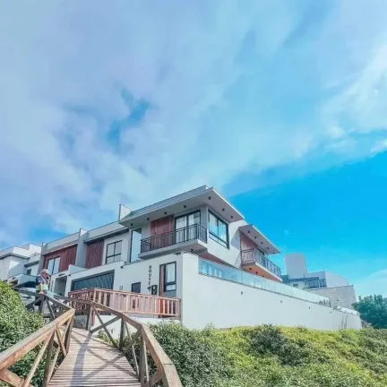 Imagem Casa de Alto Padrão com 4 suítes em Barra Velha/SC