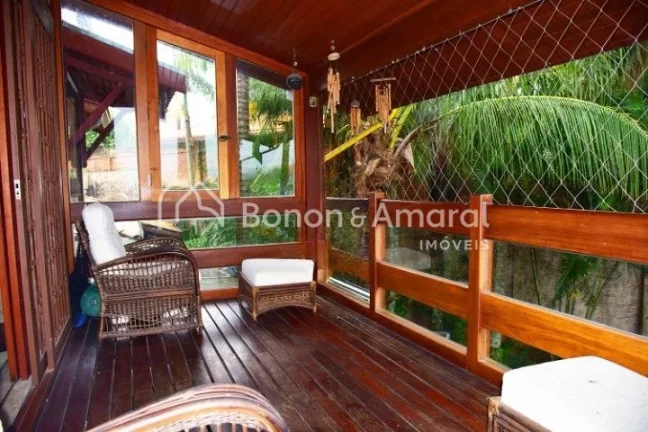 Imagem Sofisticação e privacidade em cada detalhe

Esta esplêndida residência oferece ambientes elegant...
