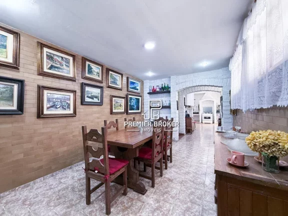 Imagem Casa com 3 dormitórios à venda, 346 m² por R$ 970.000,00 - Santa Cecília - Teresópolis/RJ