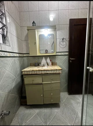 Imagem Casa Isolada à Venda com 3 Dormitórios e Piscina no Bairro Bom Retiro em Santos/SP